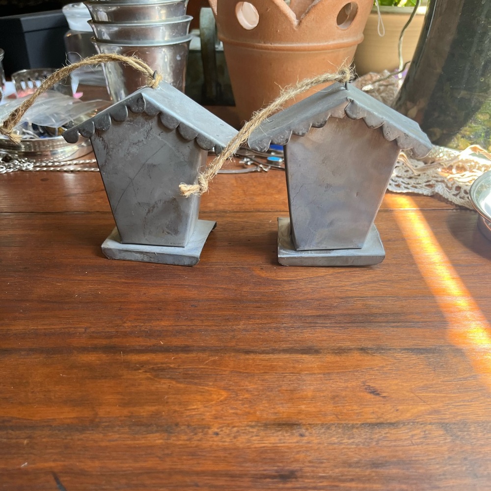 Tin sweet bird houses use as ornaments, decorating a mantle, bookshelf, or hang! - Picture 2 of 8